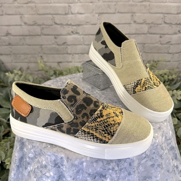 ZoLucky Tan Multimedia & Multicolor Fashion Canvas Casuals WMS 5.5M🤎NWOT🤎 - Picture 1 of 9